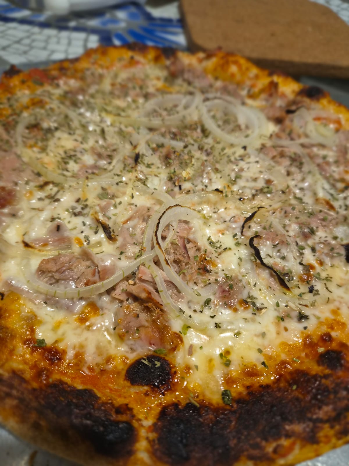 Pizza de atum com cebola